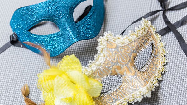 Teatermasker, en del av en maskerad