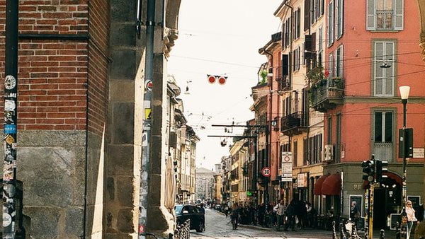 läs italienska i milano på språkkurs med internationella skolorna