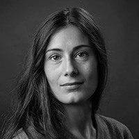 Fotografi på Zara Uzun Kjellner, huvudlärare på Konst & Kulturakademien.