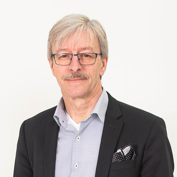 Ronny Larsson är ekonomichef för Folkuniversitetet Region Öst