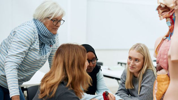 Ambulanser från studiebesök med Cultus