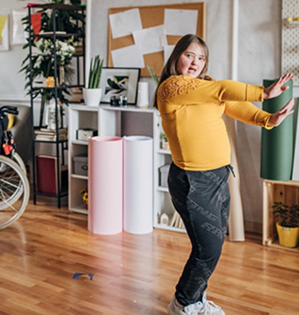 Man och kvinna som studerar en diplomutbildning