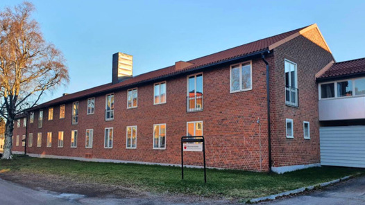 Byggnad i tegel på Döbelnsgatan i Umeå