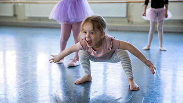 Glada barn på danskurs 3-6 år