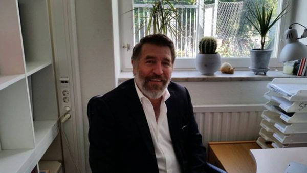 Roberto Alonso, kursledare i spanska