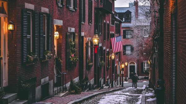 läs mer om boende och resa i boston
