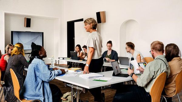 Kursdeltagare inom Folkuniversitetets kurser i ekonomi och marknadsföring