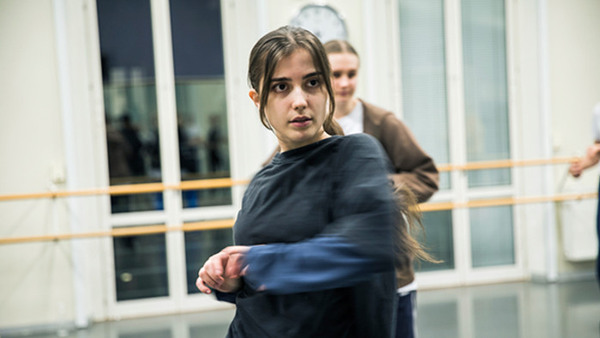 närbild på dansande ungdom Balettakademien Stockholm
