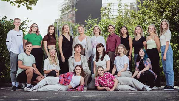 Klassfoto från Dansutbildningen årskurs 1 på Balettakademien i Göteborg