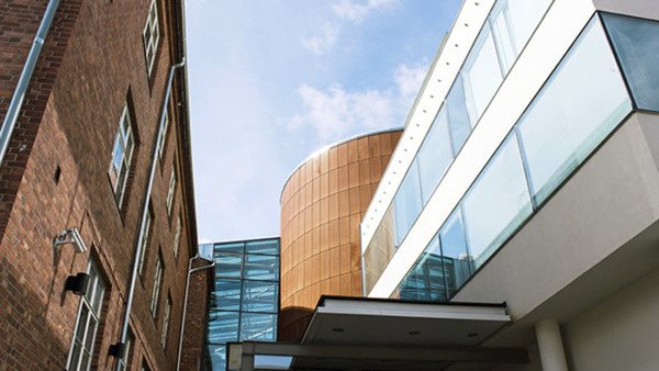 Exteriör av yrkeshögskolan Novia i Jakobstad