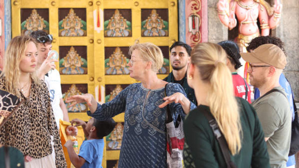 Med världen som klassrum - religionsundervisning på indiskt tempel