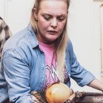 Ylva Dahlberg Holmén, lärare i glas på Folkuniversitetet i Norrköping.